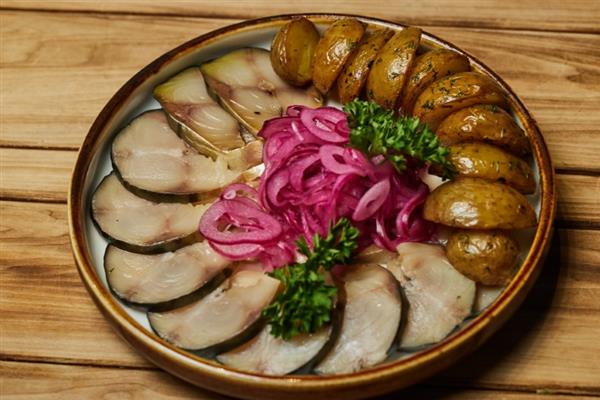 Классическая скумбрия с картофелем